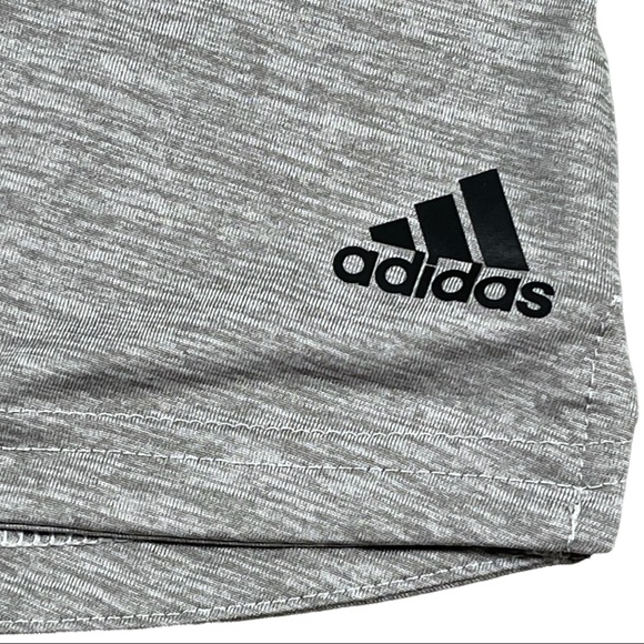 Adidas size Xs light grey silky stretchy scoop neck  curved hem tank top - Picture 3 of 10